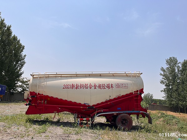 粉粒物料运输车